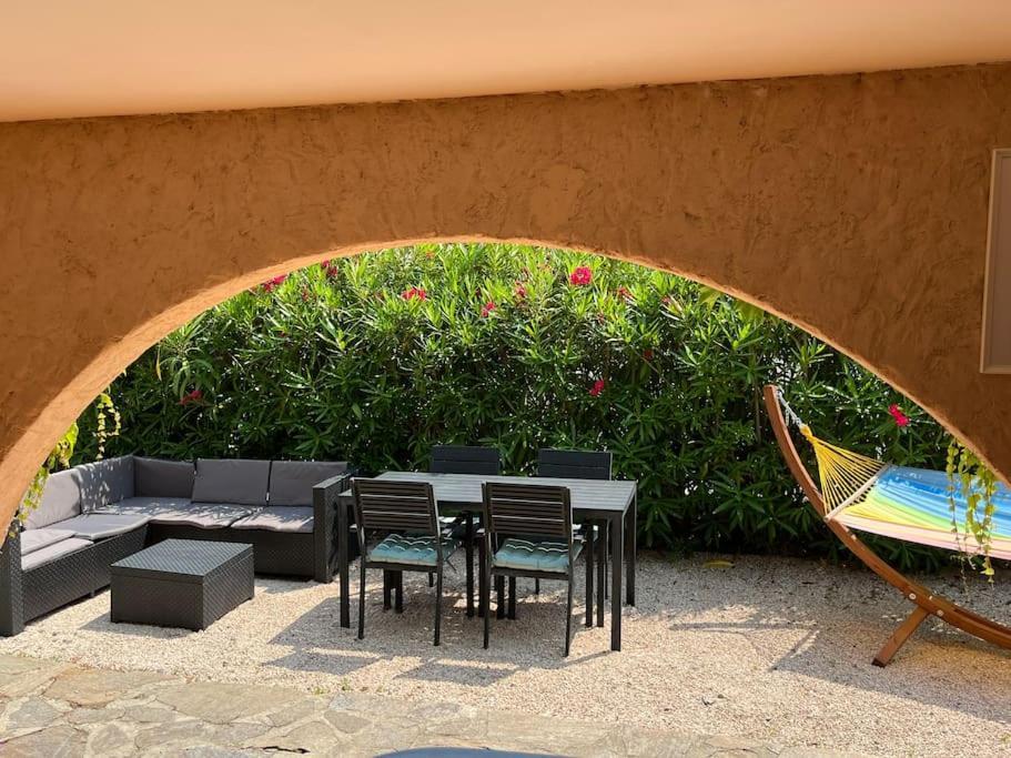 Bas De Villa 70M2 Independant Avec Espace Jacuzzi Prive เลอลาวองดูว์ ภายนอก รูปภาพ